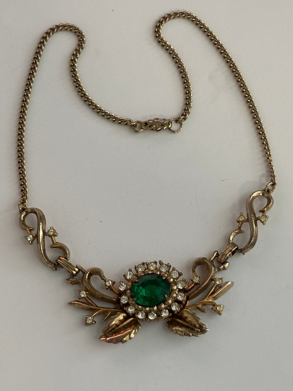 Vintage 40's 50's Gold Tone Necklace Green / Clear Rhinestones